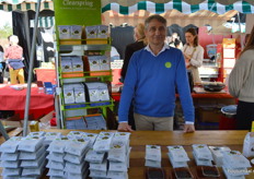 Lucio de Berti van Clearspring liet proeven van de Seaveg Crispies.